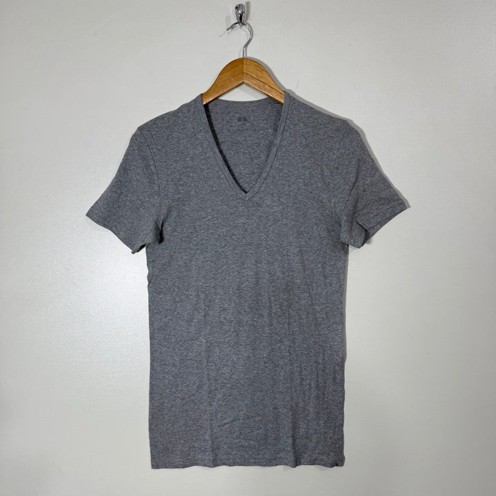 UNIQLO V NECK COTTON TSHIRT WITH STRETCH