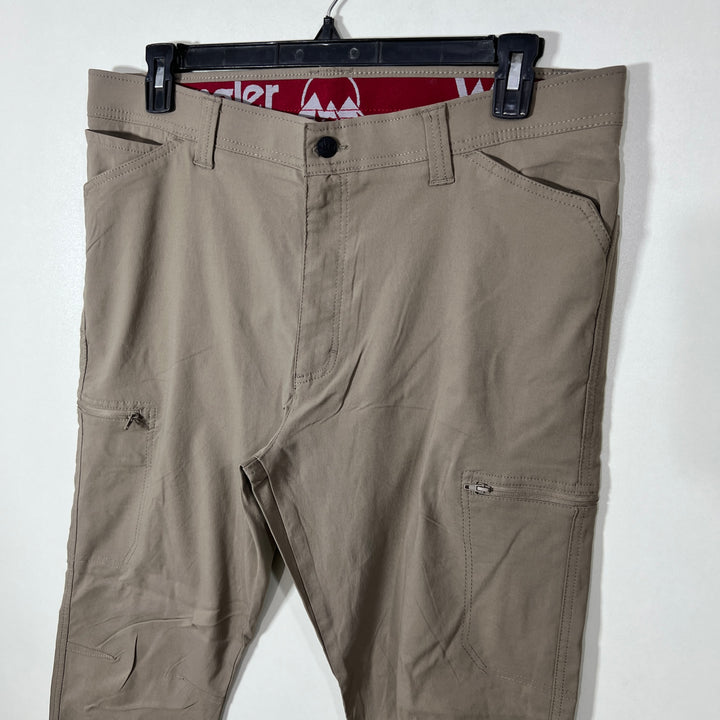 WRANGLER STRAIGHT PERFORMANCE TRAVELER PANT WITH STRETCH