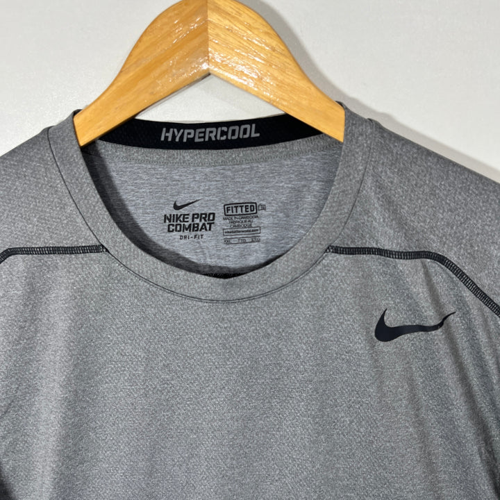 NIKE DRI FIT FITTED SPORT TSHIRT
