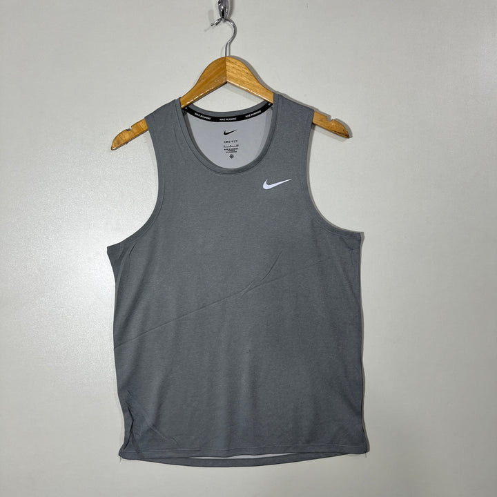 NIKE DRI FIT RUNNING SPORT SLEEVES LESS