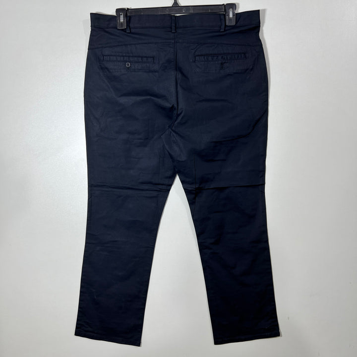 IZOD ADVANTAGE STRAIGHT FIT PERFORMANCE PANT WITH STRETCH