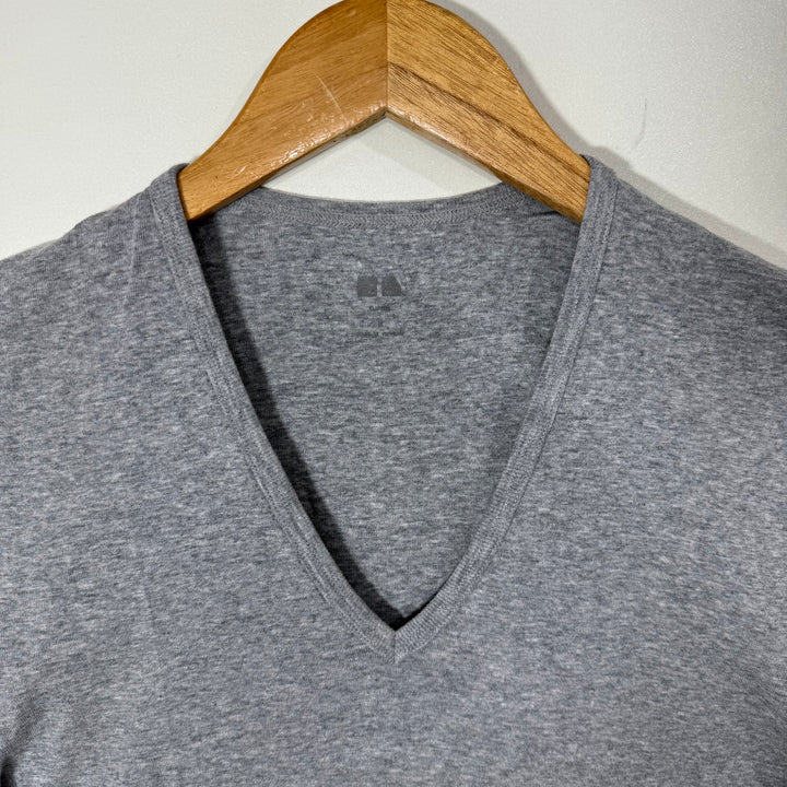 UNIQLO V NECK COTTON TSHIRT WITH STRETCH