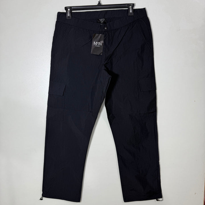 BOOHOOMAN LIGHT WEIGHT LOOSE FIT PARACHUTE STRAIGHT LEG CRINKL CARGO TROUSER BRAND NEW WITH STRETCH BLACK COLOUR
