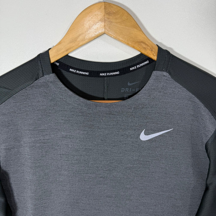 NIKE DRI FIT RUNNING LONG SLEEVES  SPORT TSHIRT