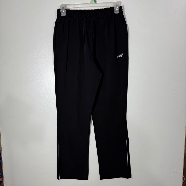NEW BALANCE STRAIGHT FIT HYBRID PARACHUTE SPORT TROUSER BLACK COLOUR