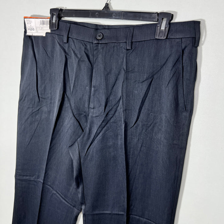 HAGGAR LOOSE FIT PERFORMANCE DRESS PANT BRAND NEW WITHOUT STRETCH