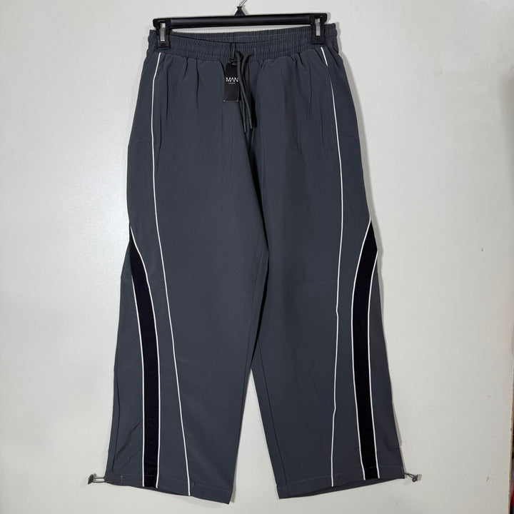 BOOHOOMAN BAGGY FIT PARACHUTE TROUSER BRAND NEW GREY COLOUR