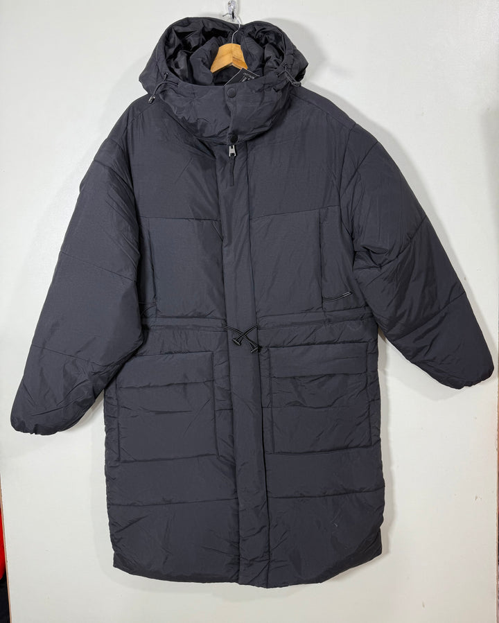 UN PLANNED PERFORMANCE RECYCLED MATERIALS WATER REPELLENT SHOWER RESISTANT LONG JACKET BRAND NEW WITH DETACHABLE HOOD