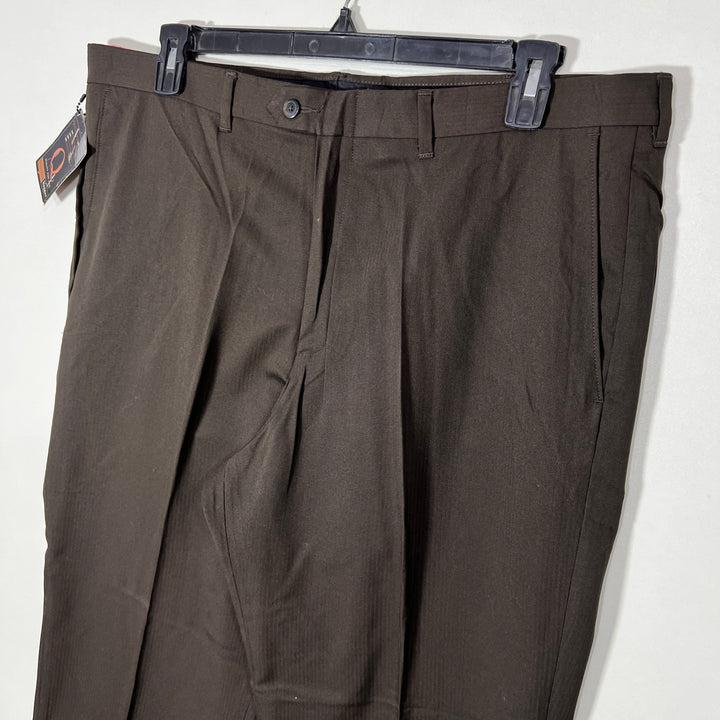 HAGGAR FLEXIBLE WAISTBAND RELAXED FIT DRESS PANT BRAND NEW WITHOUT STRETCH