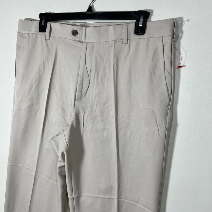 IZOD GOLF LOOSE FIT GOLF PANT BRAND NEW WITHOUT STRETCH