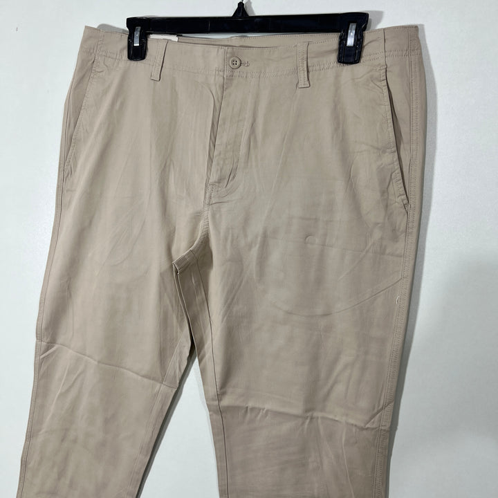 DUCK HEAD STRAIGHT FIT PERFORMANCE PANT BRAND NEW WITH STRETCH