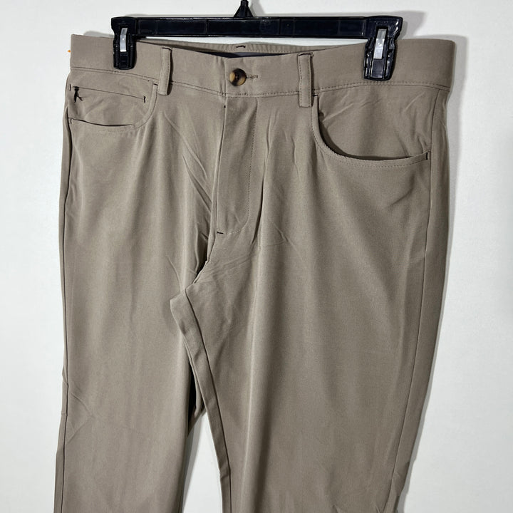 HAGGAR THE ACTIVE SERIES SLIM FIT PERFORMANCE PANT WITH STRETCH