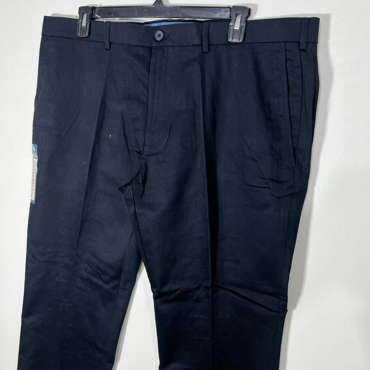 HAGGAR STRAIGHT FIT FLAT FRONT COTTON CHINO PANT BRAND NEW WITH STRETCH