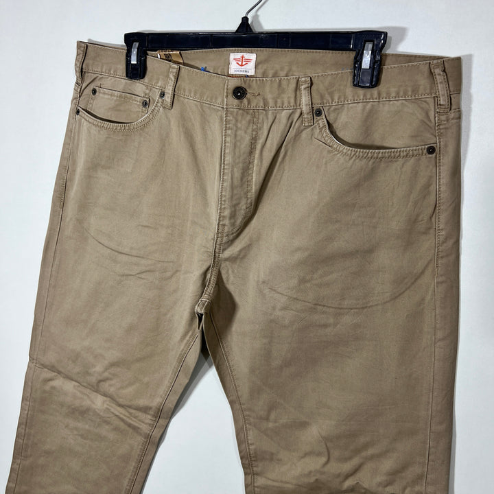 DOCKERS STRAIGHT FIT COTTON JEANS BRAND NEW