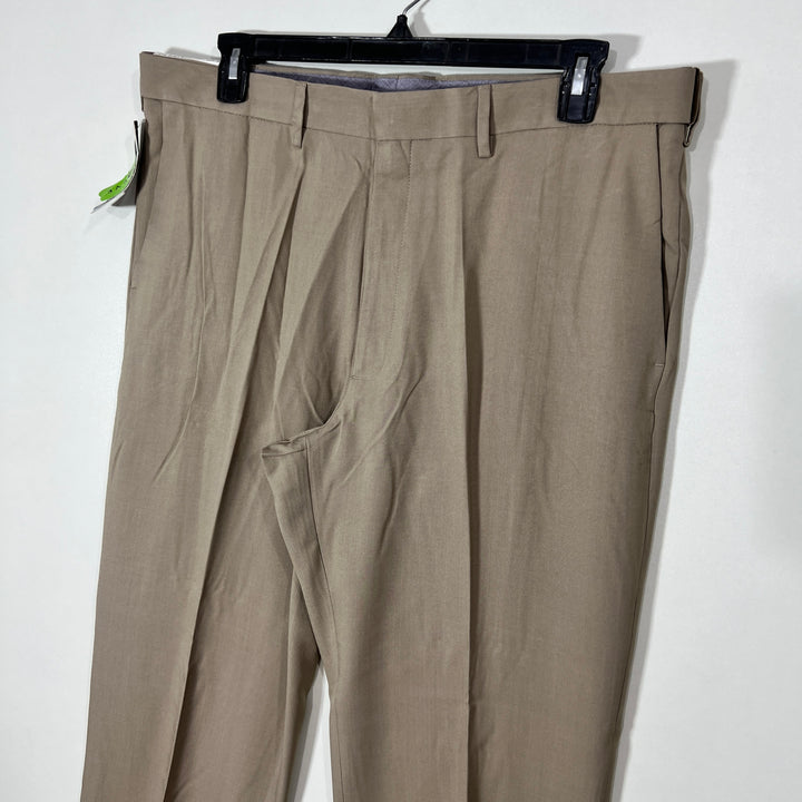 HAGGAR CLASSIC FIT HIDDEN COMFORT WAISTBAND PREMIUM STRETCH DRESS PANT BRAND NEW WITH STRETCH