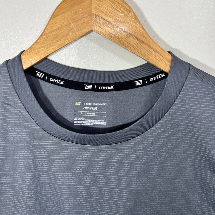 TEK GEAR DRY TEK SPORT SLEEVES LESS